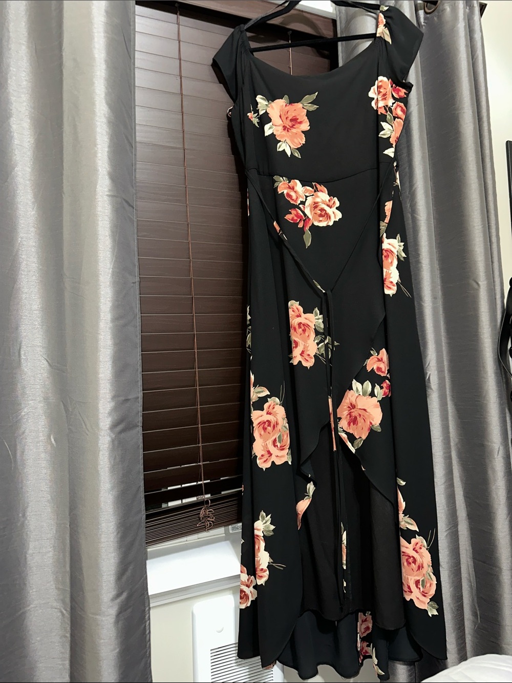 Sz L⭐️New Le Chateau Luxury Line Black Floral Faux Wrap  Dress PTP 20 - Picture 4 of 13
